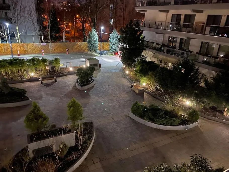 Green Apartment 214 With Private Parking-1